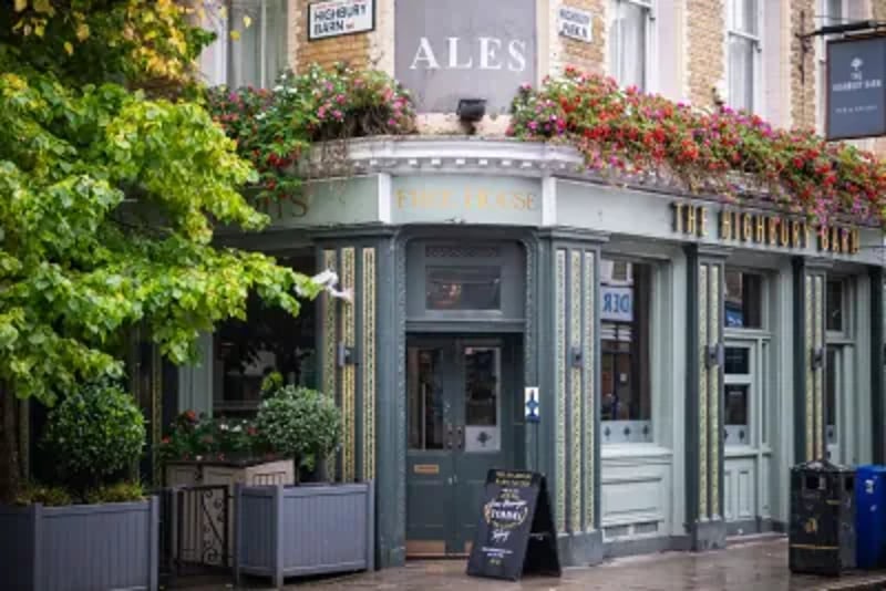The Highbury Barn Tavern is a welcoming, independent community pub just a stone’s throw from Highbury Fields. We are dedicated to exceptional service, quality produce, and a true sense of hospitality, embracing the essence of a traditional British pub. With charming period features, our pub is the perfect spot for a relaxed drink or meal with friends. Join us for a buzzing atmosphere on game day - we're just an 11 minute walk from Emirates Stadium - when the Arsenal F.C. faithful gather before and after fixtures, or on Sundays for Islington’s best roast.