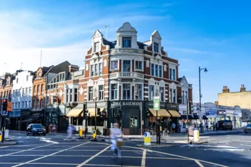 The Railway first opened as a pub in 1889, and we're delighted to bring it back under its original name.
Whether you're a local or just passing through, join us for sensational seasonal dishes and proper pub classics, cocktails,  craft beer and  genuine hospitality. There's plenty on at the Railway, including our weekly quiz and bottomless brunch. Fun fact: This is the pub where The Police headlined their first gig in 1977. So, pull up a chair, make yourself at home, and let's embark on a journey together.