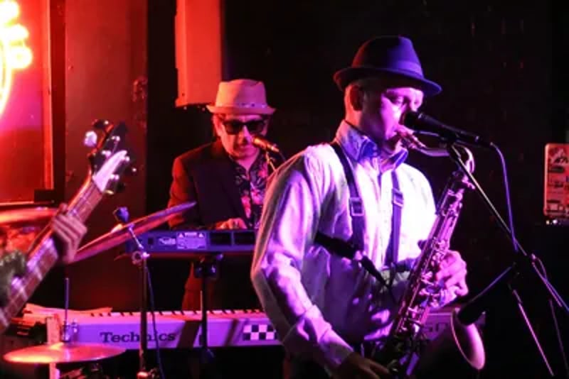 Enjoy the smooth sounds of live jazz at The Clapton Hart