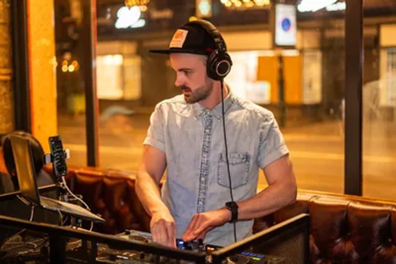 The best local DJs every Friday and Saturday