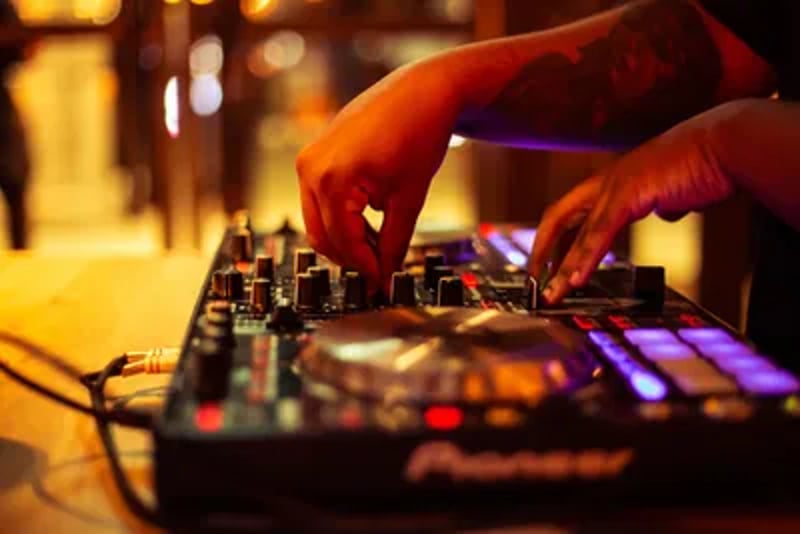 Get down to Shoreditch for our Live DJ nights. Returning every Saturday to fill your weekend with Funk, Soul & Hip Hop vibes! The set begins at 7pm. Make sure to secure your spot!