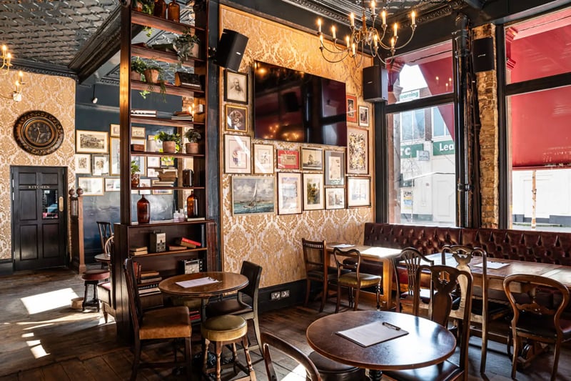 Red Lion - Main bar gallery - Private hire spaces
