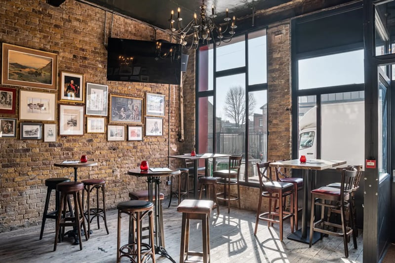 Red Lion - The Garden Room gallery - Private hire spaces