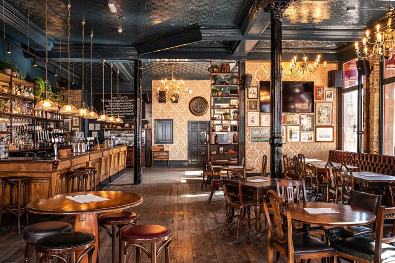 Red Lion - Main bar gallery - Private hire spaces
