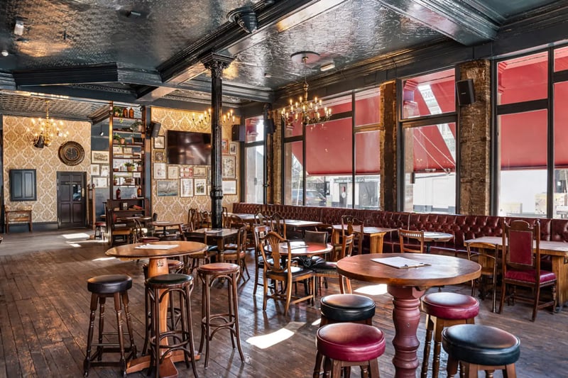 Red Lion - Main bar gallery - Private hire spaces