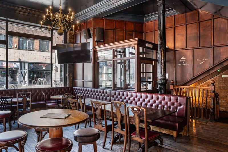 Red Lion - Main bar gallery - Private hire spaces