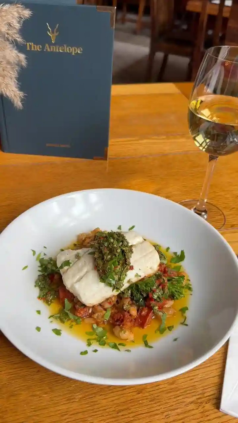 Hellooo new hake dish 😍🐟 Hake, butter beans, chorizo and salsa verde. Delicious!