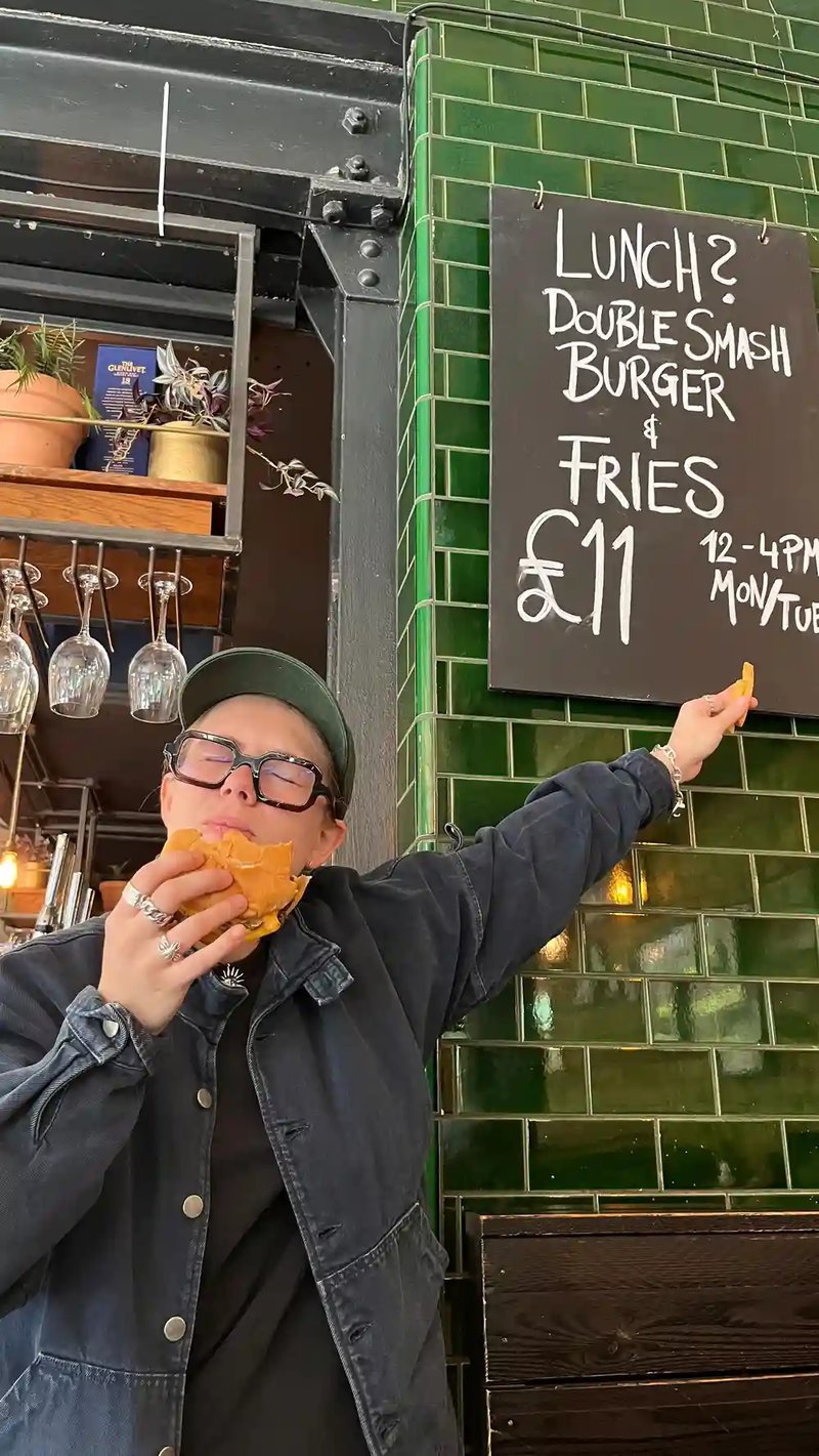 Office lunch, sorted! 🍴💼 Lunch deals every Monday & Tuesday in Exmouth!! 

#OfficeLunch #exmoutharms #exmouthmarket  #lunchdeals