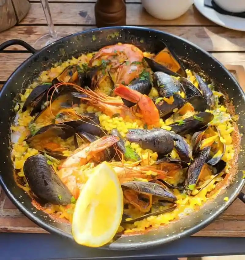 Paella in the sun? Yes please 🙏 @urbanpubsandbars #urbanpubsandbars #paella #alfrescolunch #pubgarden #highgatevillage #pubsofinstagram #pubsoflondon #n6 #pubfood