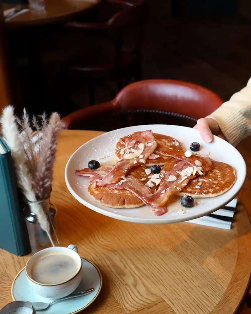 Kickstart your day with the perfect breakfast - crispy bacon and sweet blueberry pancakes, served fresh at the heart of Waterloo Station.

Fuel up before your journey, or simply if you are craving something delicious 🥞🥓