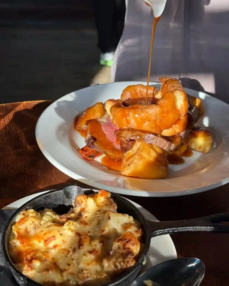 Happy Sunday! Come and join us for a roast today, we’d love to see you, even if it’s just for a few 🍻🍽️