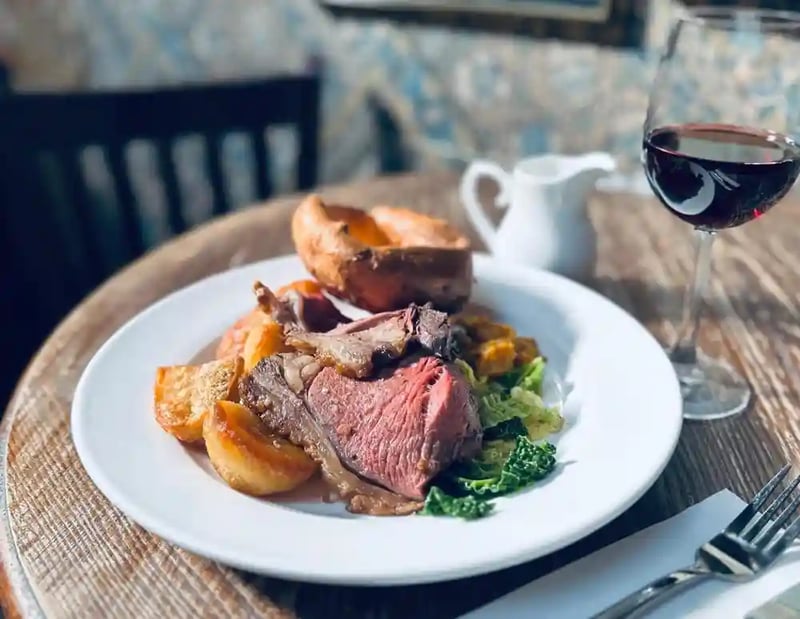 Book now for our delicious Sunday roast 🤩 not to be missed!