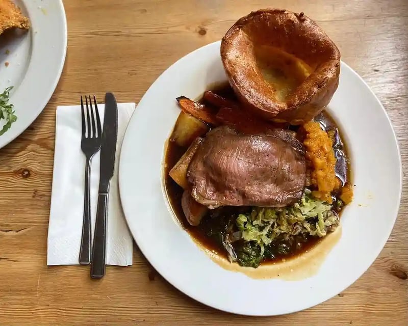 We love Sunday roasts 🫶 book now for our delicious roasts every Sunday… not to be missed!