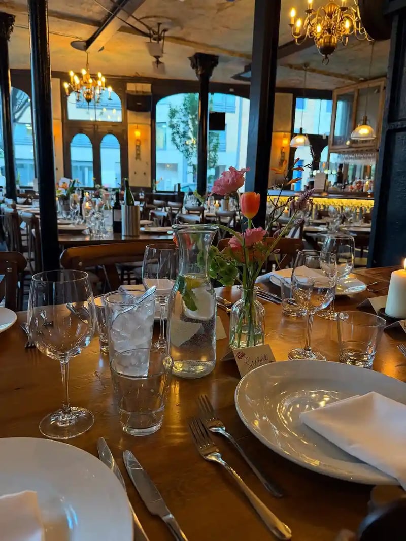 📍LONDON FIELDS 
@londonfieldspub 

Another wedding location? YES PLEASE!!! 😮‍💨

Perfect for casual Italian dining🍝 and a great party space for the evenings 

If you’re interested in hosting your wedding reception at London fields:
📧 weddings@urbanpubsandbars.com
📞 07508210404