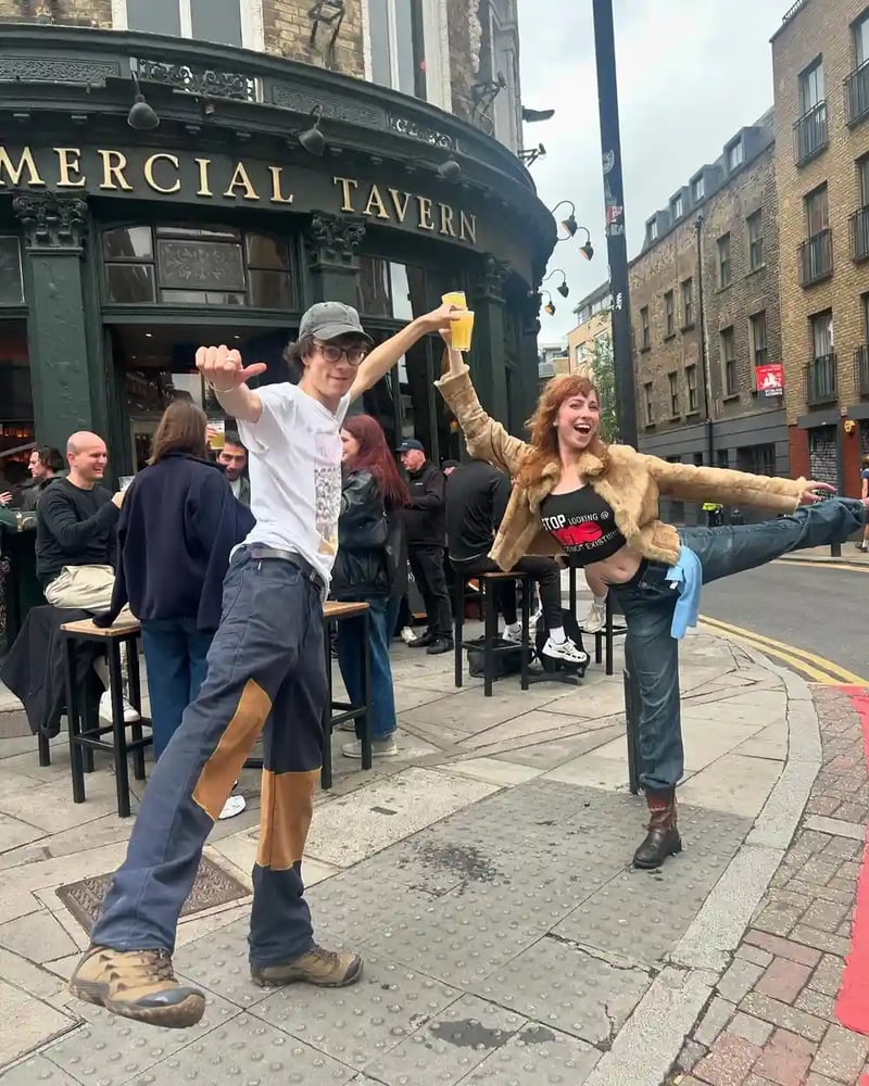 Last 3 days left of the SXSW festival!! Come join us for a pint!!🍻 #sxswlondon #commercialtavern #sxsw2025 #eastlondon #beer #team