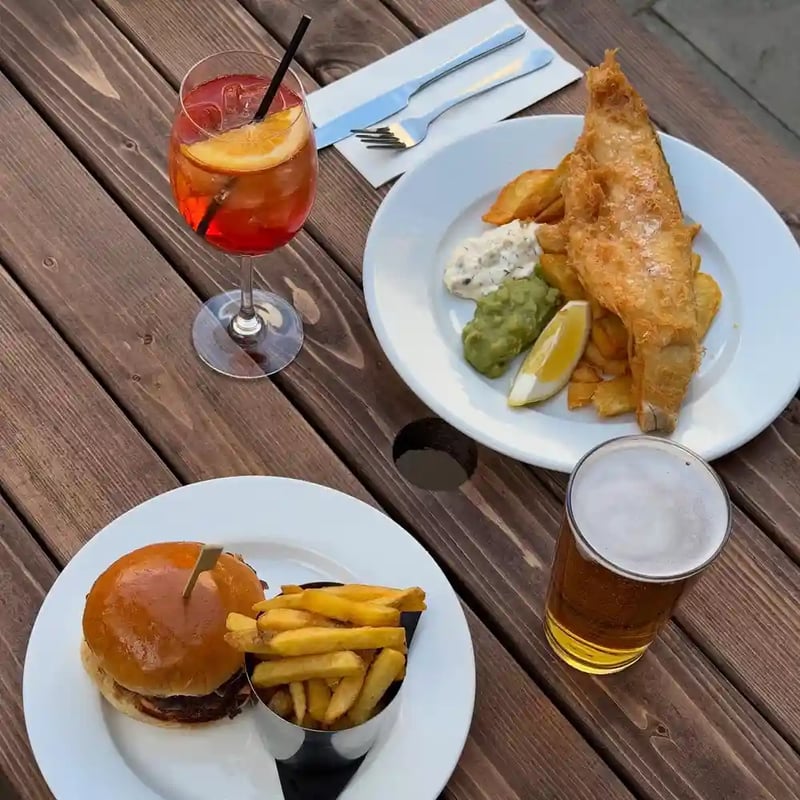 Weekends are better with pints and pub classics involved 👌🏼