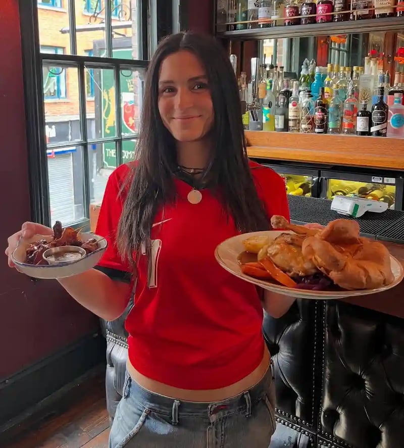 Chicken roast with a side of pigs in blankets😋🍴

#sundayroast #exmoutharms #pub #spring #longweekend #exmoutharms #exmouthmarket #pubfood