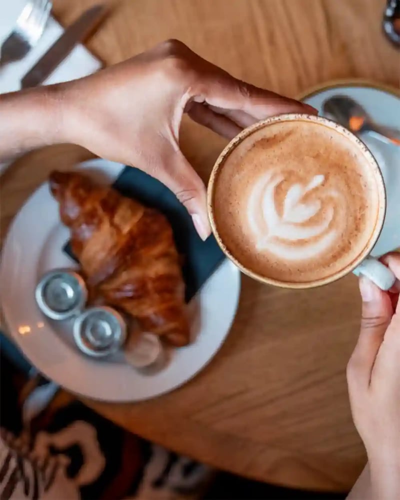 Heading to Royal Ascot in June? Start your race day right with breakfast & takeaway drinks from Victory at Waterloo Station - the first stop on your winning streak! 🏇🍳 

Stay tuned for race week polls, daily favourites & all the glamour, straight from the station to the stands 🥇
