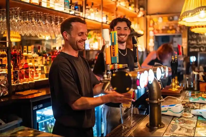 Monday blues? Not at the Commercial… PINTS! 🍻 #shoreditch #pub #love #commercial