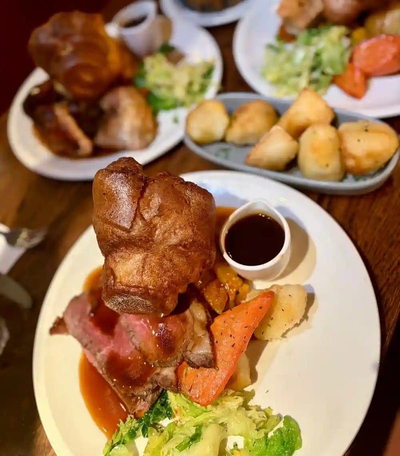 Happy Father’s Day! Say it with a roast! 
.
.
.
.
.
#pub #roast #fathersday #roast #food #sunday #goodvibes #family