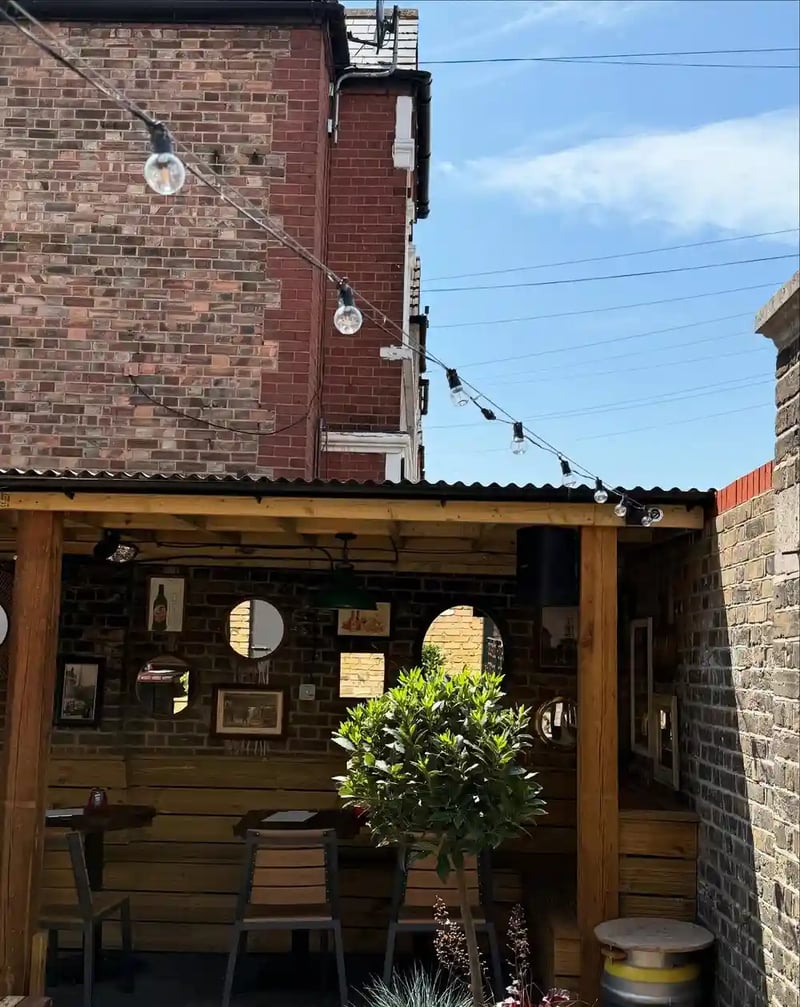Suns out = alfresco dining only 🌞🍽️🍻 

Quiz night is on at 7pm tonight, lots of sports on the screens this week and seriously cold pints at the ready!