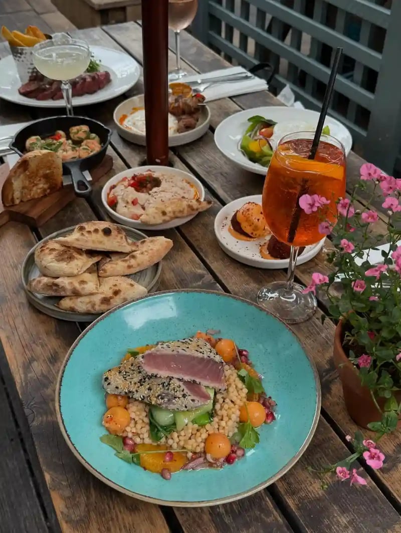 Sharing plates in the garden? Yes please 😍😍😍

#smallplates #beergarden #sunshine