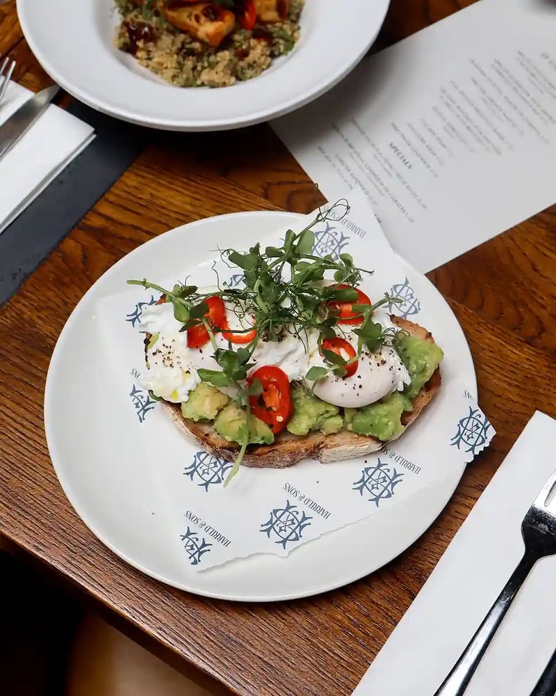Take your pick 😋

Introducing three out of 10 delicious brunch dishes all under £10! Available 12-4 Monday to Friday 🍳