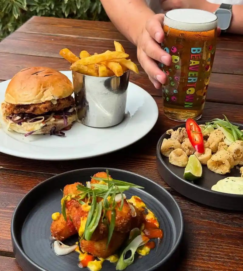 Burgers, small plates and pints.. what more could you want on a Wednesday evening 🤔🍻🍔