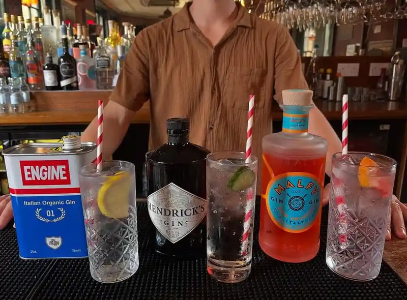 G&T anyone? 

Other than beers, we have a great selection of premium gins available. Come in and try one of our favorite picks, like Malfy, Engine, or a classic like Hendricks. 

#ginmixer #Hendricks #malfy #engine #exmoutharms #exmouthmarket #pub