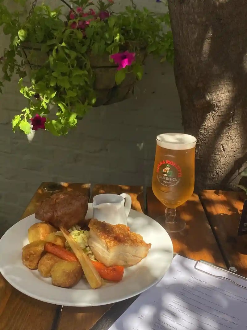 Happy Sunday! ☀️
Pop into our gorgeous garden and treat yourself to a crisp pint and one of our delicious roasts! We also have pizzas, small plates and bar snacks, so there’s something for everyone! ☀️

We also have our pub quiz at 8pm! Spaces available! 🎉

#sunday #weekend #tooting #pubsoftooting #pubsoftootingbec #wheatsheaftootingbec #pubquiz #beergarden #beergardenweather #pints #pizzas #smallplates