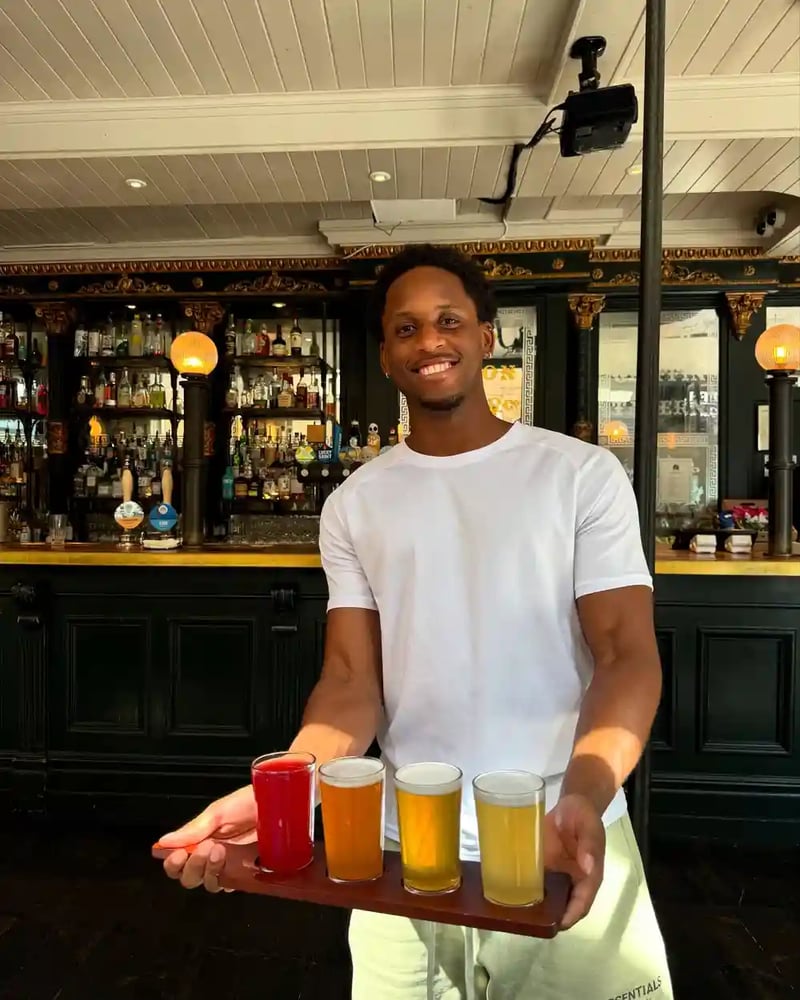 First rule of flight club: Tell EVERYONE about flight club🍻

Every weekend build your own beer flight from 4 draught beers! £10 per flight , you won’t find a deal like that  that on easyJet 🤪☀️