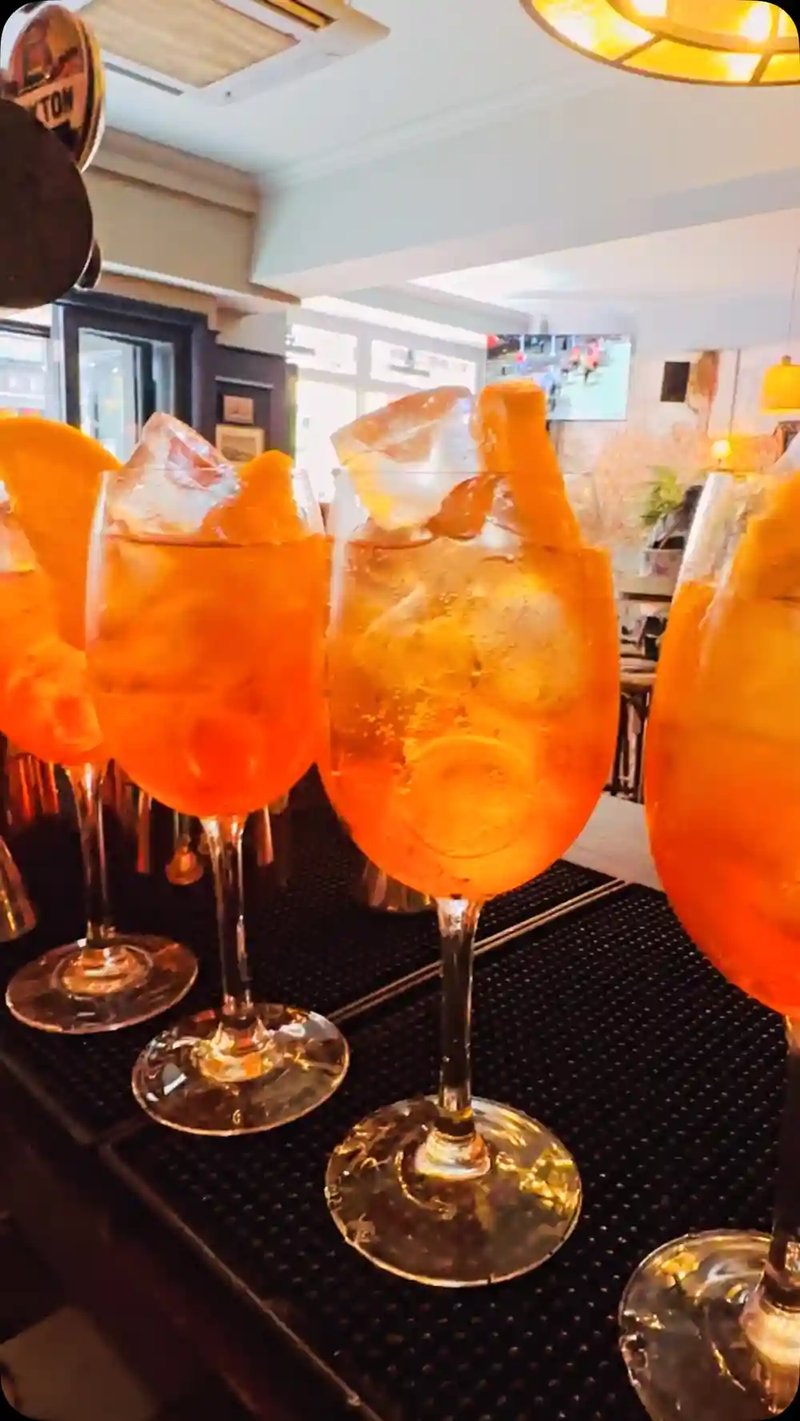 Baby it’s hot outside! 
We have all the chilled drinks and light bites ready for you! 
Air conditioning is on! Come get yours! 
.
.
.
.
.
#pub #aperolspritz #drink #beer #chill #goodvibes #fun #londonliving