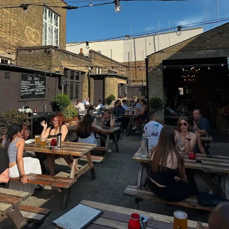 Sports and spritz, name a better combo? 🤨

The Lions, Wimbledon, Women’s Euros… you name it, we’ve got it on the screens this summer 🍹☀️🍻

Book your table now and we’ll see you for a spritz at the bar!
