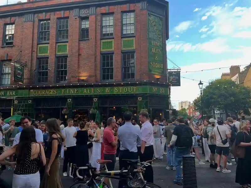 Exmouth arms street takeover!! 

#exmouthmarket #exmoutharms #pub #friday #Fridayfeelgood