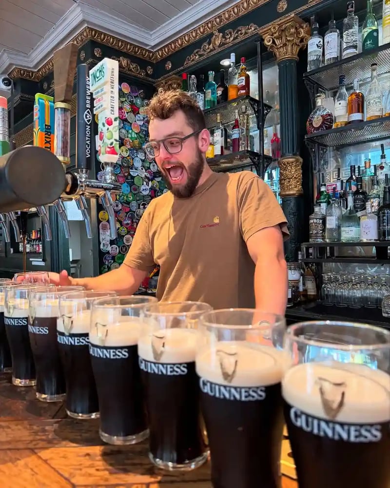 Thank Guinness It’s Friday !😁

Make sure to pop down this weekend  for the best pint in Shoreditch 🍻
