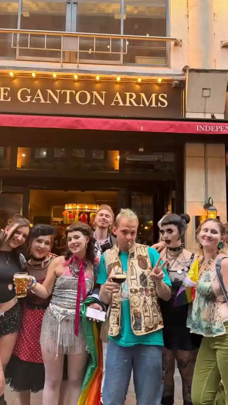 What a great day full of LOVE 🌈 The night is young and we are here celebrating with you till midnight! 
Everyone is welcome! 
.
.
.
.
.
#pub #pride #londonpride #soho #love