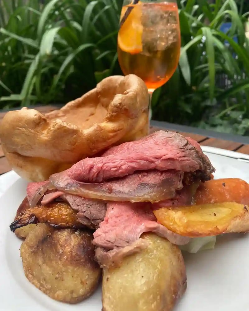 It’s almost Sunday. 
Book now for your Sunday roast in our sunny courtyard ☀️ @urbanpubsandbars #urbanpubsandbars #alfresco #publunch #sundayroast #pubsofinstagram #pubsoflondon #pubroast