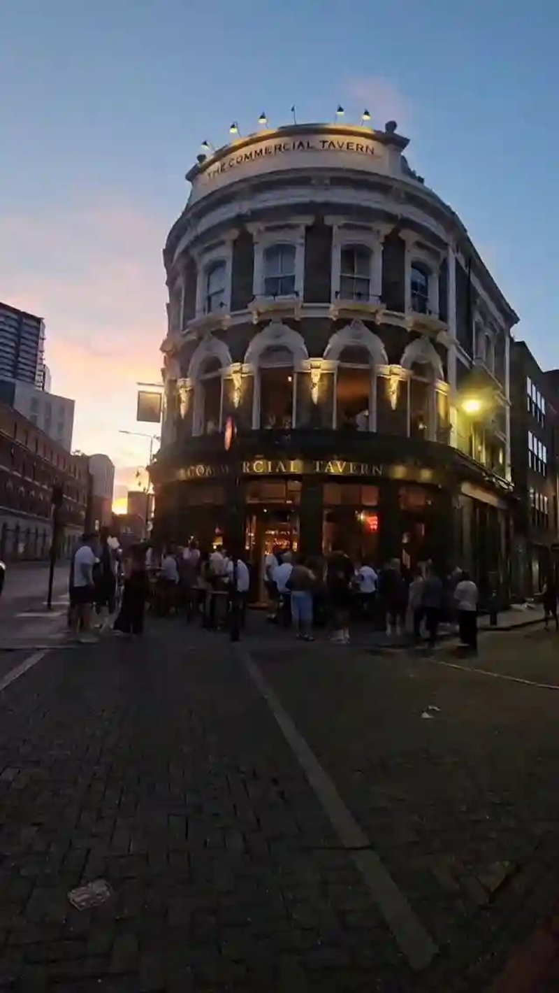 Not sure you heard us right but we close at midnight tonight! ⏰🍷🍺

#pub #shoreditch #commercial #love #team #fun #beers #eastlondon #commercialtavern