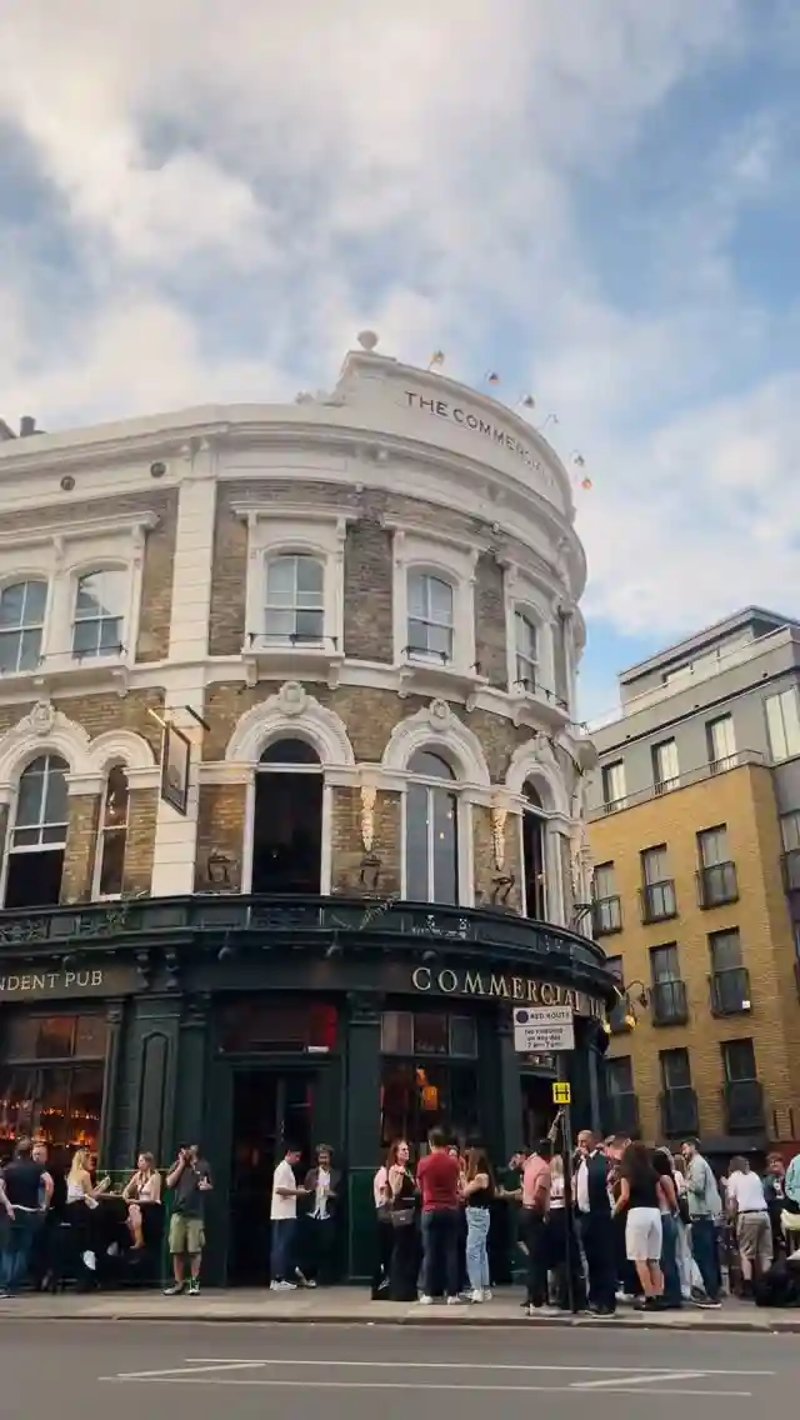 Hump day blues? Your weekly Commy T fix will make it all better 🙂‍↕️🤞

#shoreditch #pub #oldstreetpub #shoreditchpub #beeeeeeeer