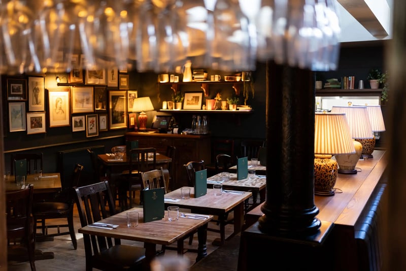 The Highbury Barn Tavern is a welcoming, independent community pub just a stone’s throw from Highbury Fields. We are dedicated to exceptional service, quality produce, and a true sense of hospitality, embracing the essence of a traditional British pub. With charming period features, our pub is the perfect spot for a relaxed drink or meal with friends. Join us for a buzzing atmosphere on game day - we're just an 11 minute walk from Emirates Stadium - when the Arsenal F.C. faithful gather before and after fixtures, or on Sundays for Islington’s best roast.