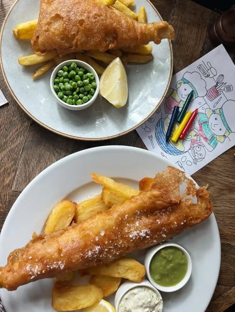 The perfect summer holiday lunch in our opinion 🤩🤩🤩

#kidsmeal #fishandchips #foodie