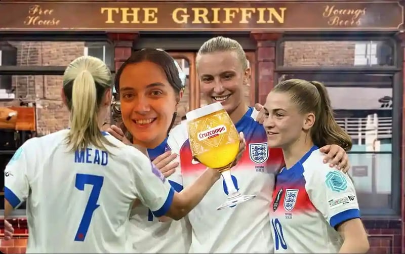 THIS SUNDAY!

Catch the live UEFA Women’s Euros  GRAND FINALE at The Griffin! ⚽️🍻

Starting at 5pm! And yes, that is our lovely bar supervisor Rachel playing alongside the lionesses 🤪🏴󠁧󠁢󠁥󠁮󠁧󠁿