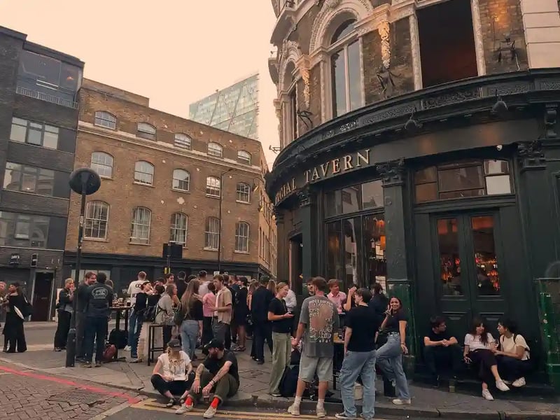 Thursday pints with your favourite people ✌️✌️ #thursday #london #shoreditch