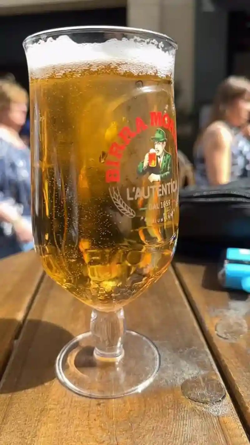 The sun is back! And our terrace is ready to welcome you with a nice cold 🍺 and some little bites or full lunch/dinner. 
We open all day till midnight. 
Come get yours.
.
.
.
.
.
#pub #beer #sunny #summervibes #drink #food #weekend #friends #tasty #fun #goodtime #soho #friends