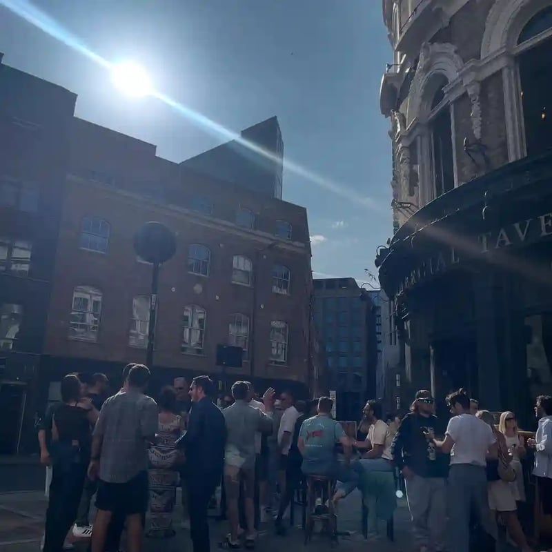 Saturday in full swing.. what a beauty! #shoreditch #beers #friends #pals