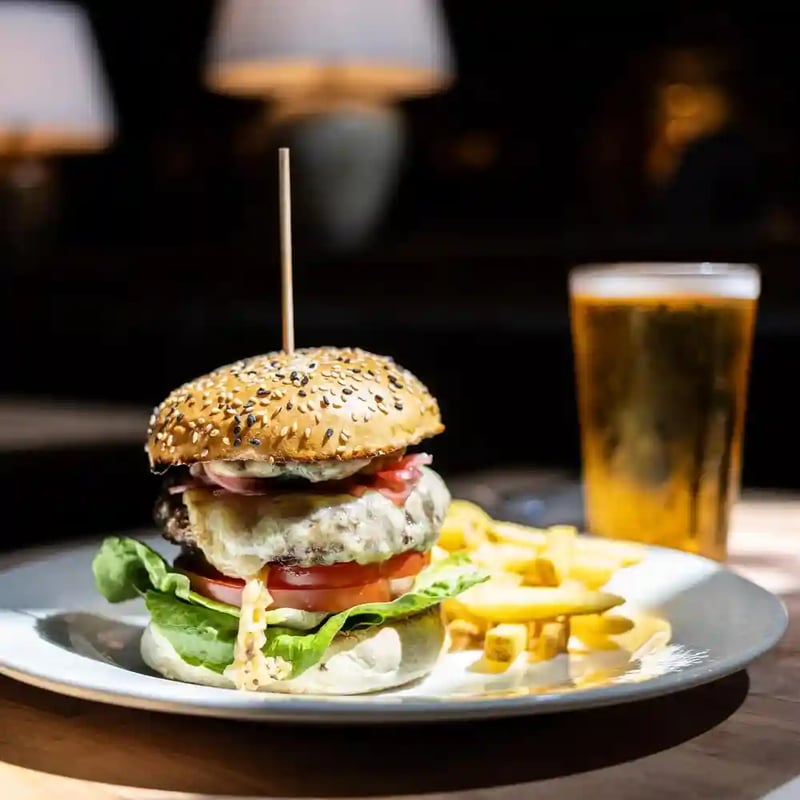 A pub classic you, us, everyone can never get enough of! Our Hereford beef burger is a must try, maybe this bank holiday? 🤤🍔
