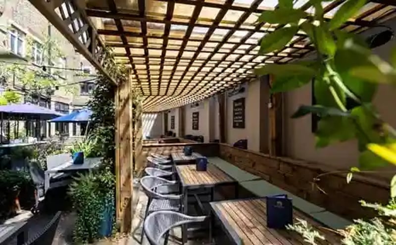 Happy bank holiday weekend everyone. Come and spend it in the most beautiful pub garden in Highgate ☀️ #urbanpubsandbars #pubgarden #alfrescolunch #highgatevillage #pubsofinstagram #pubsoflondon #bankholidayweekend☀️