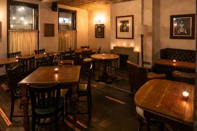 Known for its industrial charm and warehouse glamour, this converted 140-year-old building spans three floors, offering a mix of spaces, including a Banquet Hall, Cocktail Lounge, and a rooftop terrace for private events.