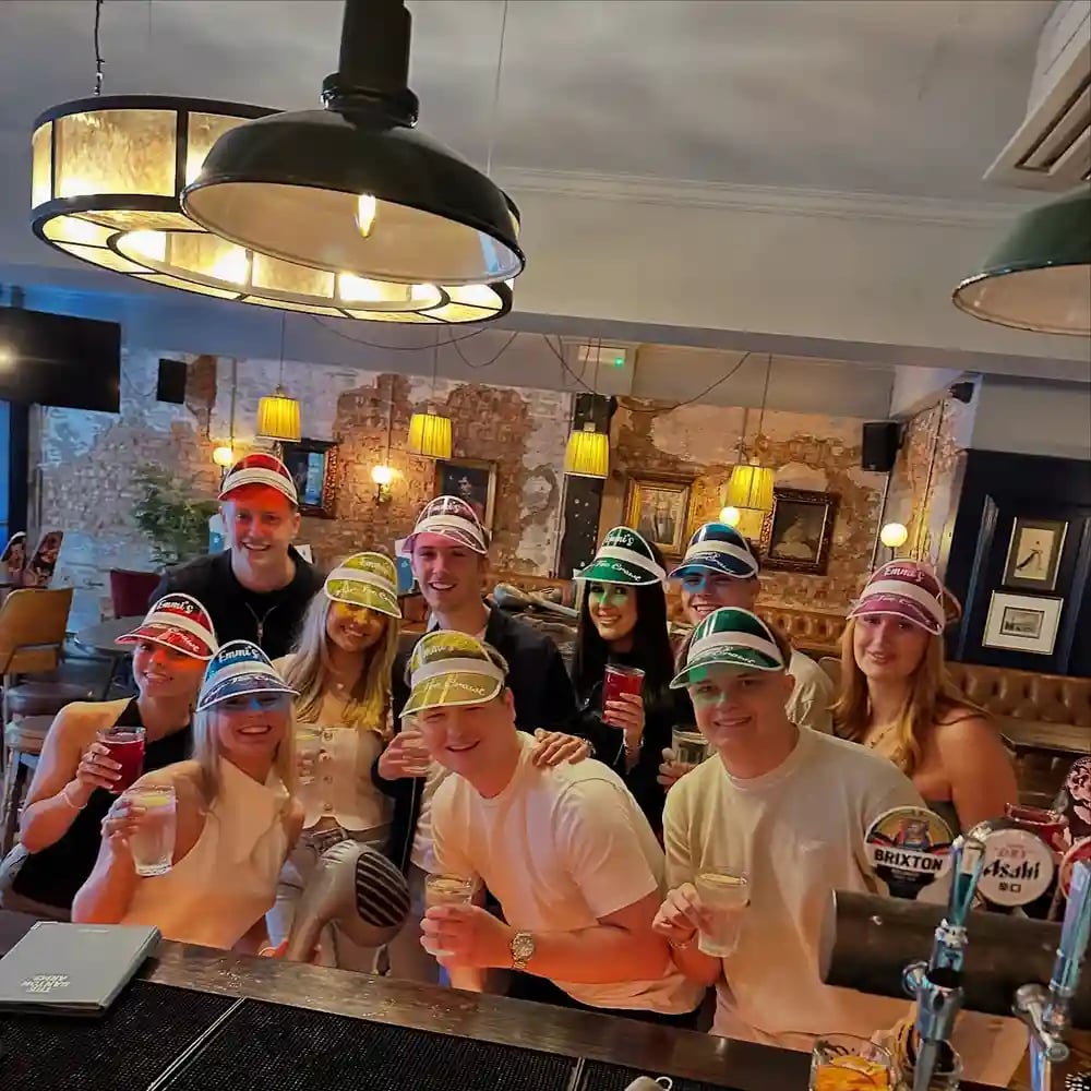 Friday pay day! Let’s party! 
.
.
.
.
.
#pub #soho #payday #happypeople #goodvibes #enjoy #friends #drink #food