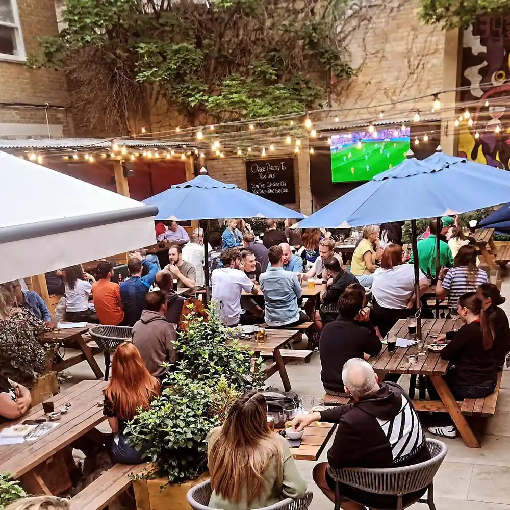 Premier League is back ⚽️ 🥅 

August 15th 

Liverpool v Bournemouth 20:00

August 16th

Newcastle United v Aston Villa 12:30
Wolves v Manchester City 17:30

August 17th

Chelsea v Crystal Palace 14:00
Manchester United v Arsenal 16:30

#letytonstone #livesport #redlionleytonstone